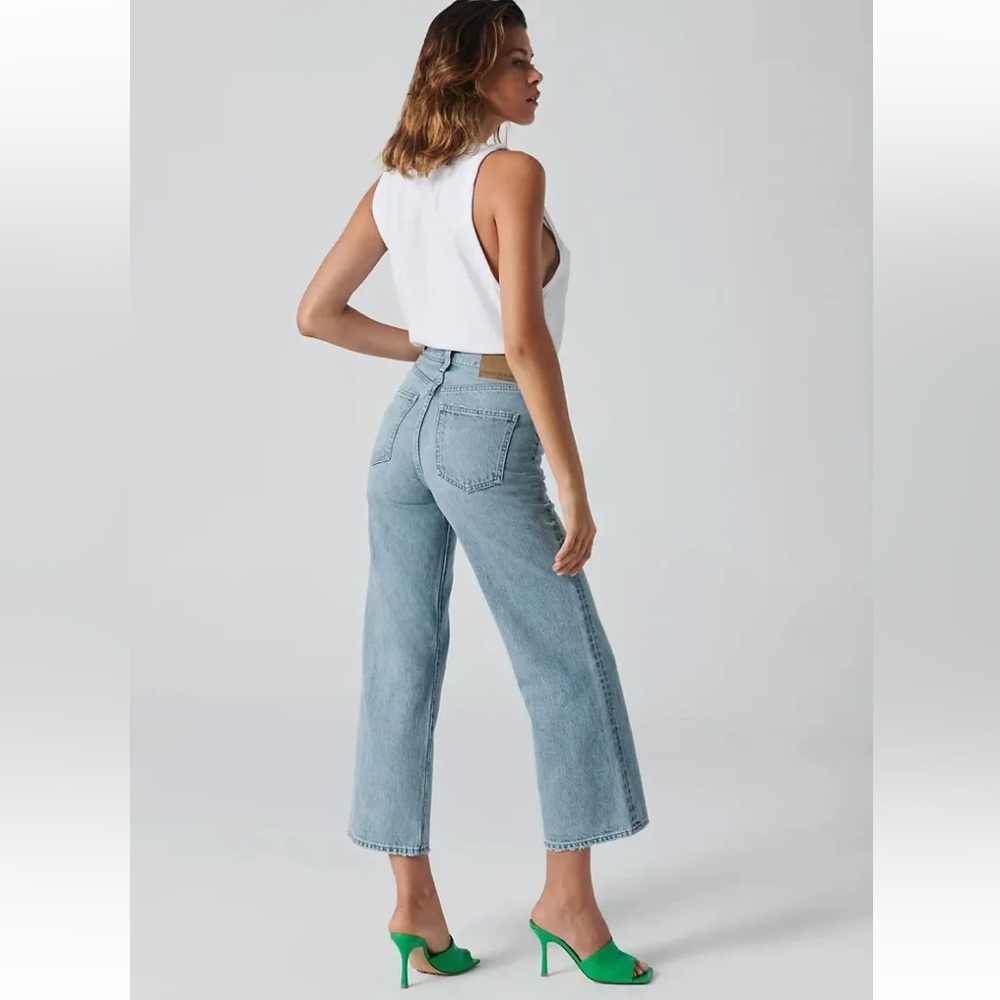 Aritzia Denim Forum The Farrah High Rise Wide Leg 28L Light Wash Jeans Size 26